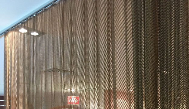 La cortina de la bobina del metal del divisor del espacio, metal decorativo del alambre Dia1.2mm encadena la pañería