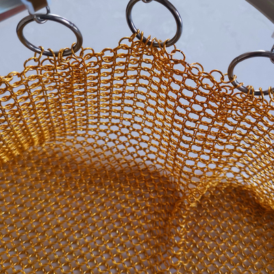 Cortina de malla metálica decorativa colgada en el techo con anillo de soldadura