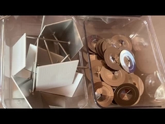 Cómo fijar las clavijas autoadhesivas con lavadora